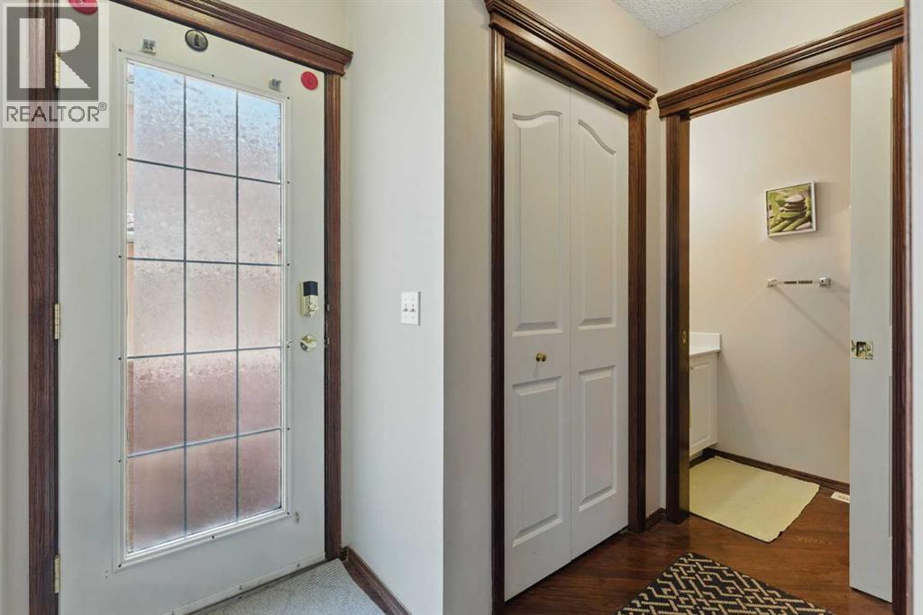 206 Coral Cove Ne, Calgary, Alberta  T3Y 3Y9 - Photo 3 - A2254111