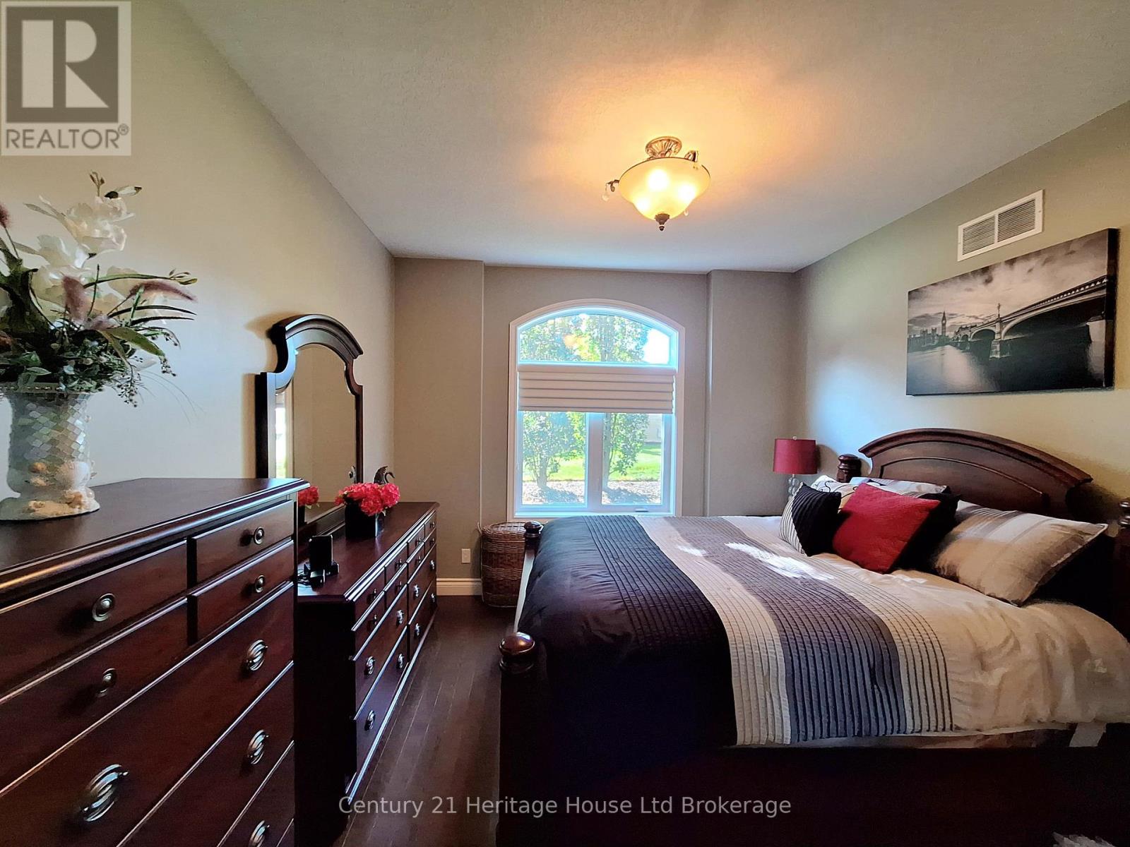 101 - 5 Woodhaven Drive, Tillsonburg, Ontario  N4G 0A8 - Photo 14 - X12413315