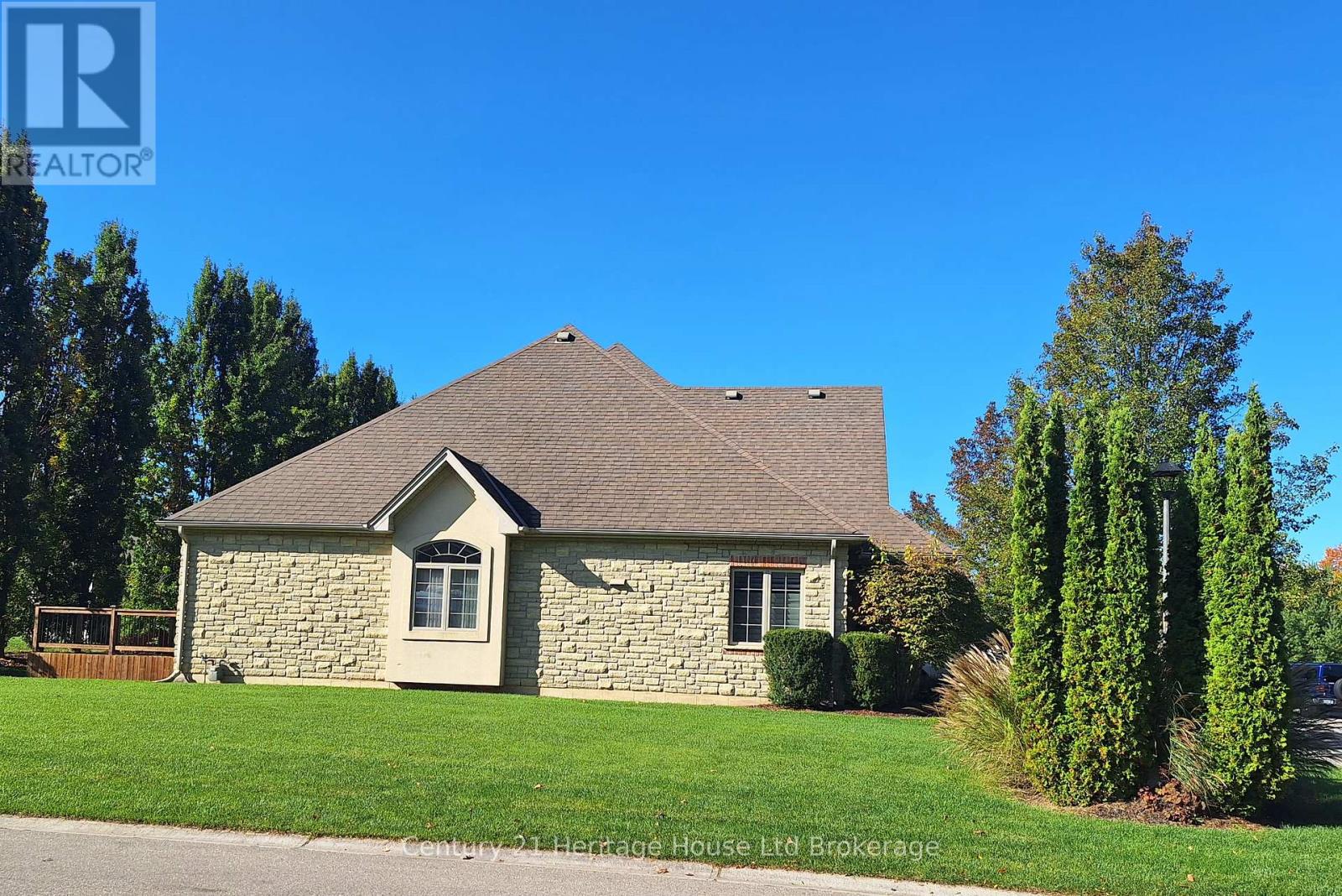 101 - 5 Woodhaven Drive, Tillsonburg, Ontario  N4G 0A8 - Photo 3 - X12413315