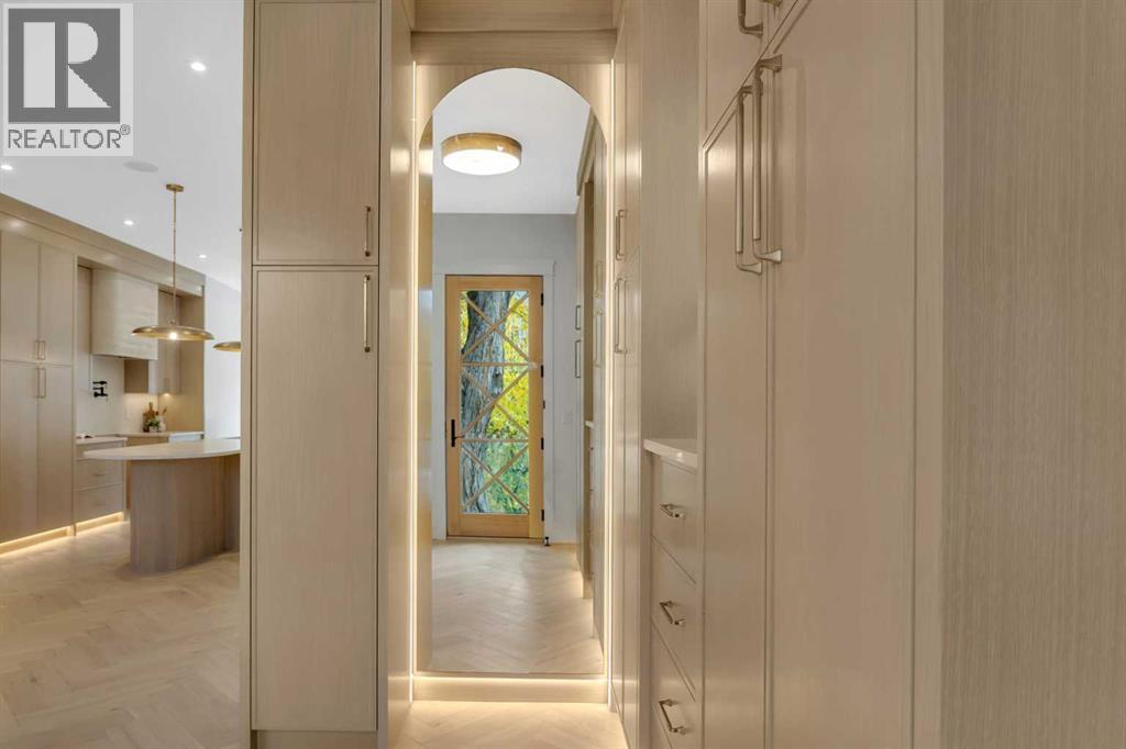 Property at 1741 48 Avenue SW image 3