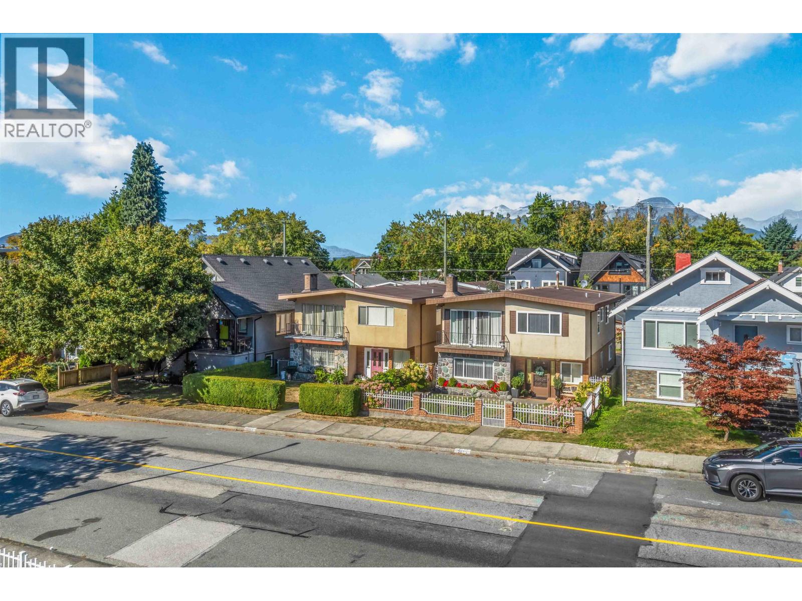 2 2658 Dundas Street, Vancouver, British Columbia  V5K 1P9 - Photo 3 - R3060862