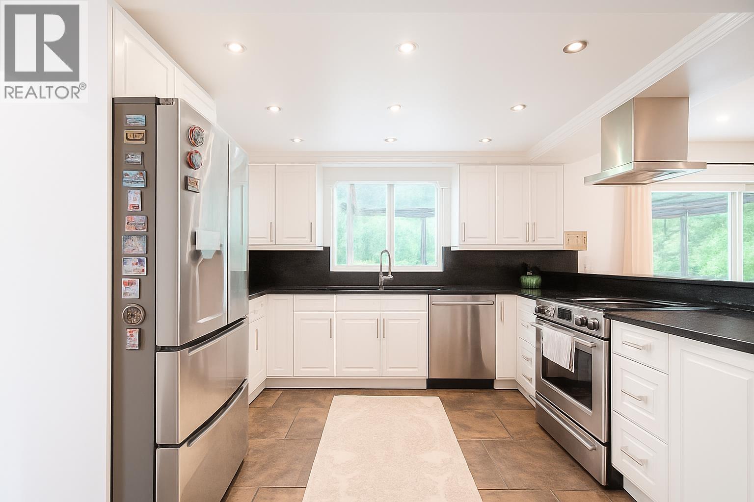 1402 Briarcliffe Drive, Coquitlam, British Columbia  V3E 1Z1 - Photo 6 - R3060847