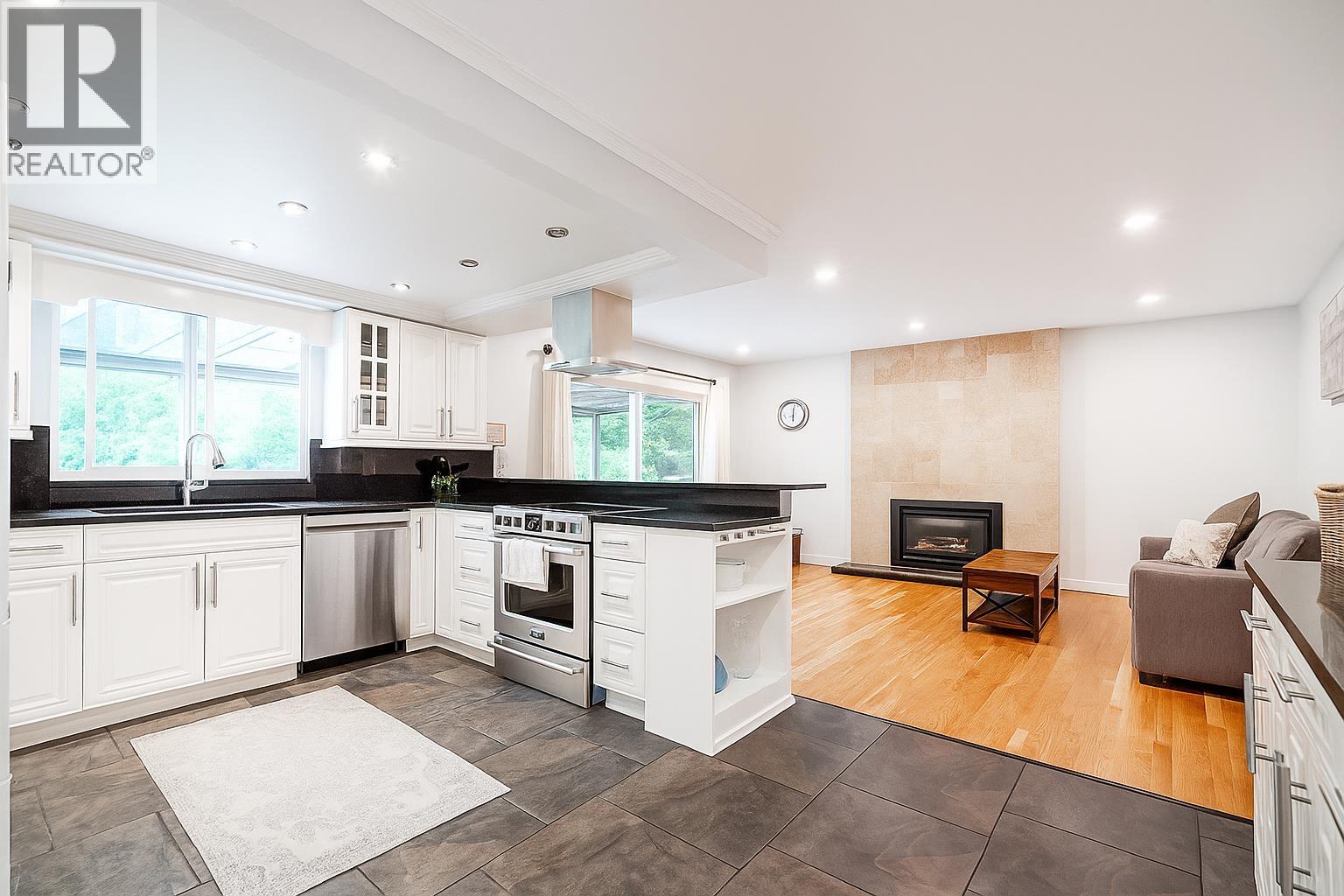 1402 Briarcliffe Drive, Coquitlam, British Columbia  V3E 1Z1 - Photo 8 - R3060847