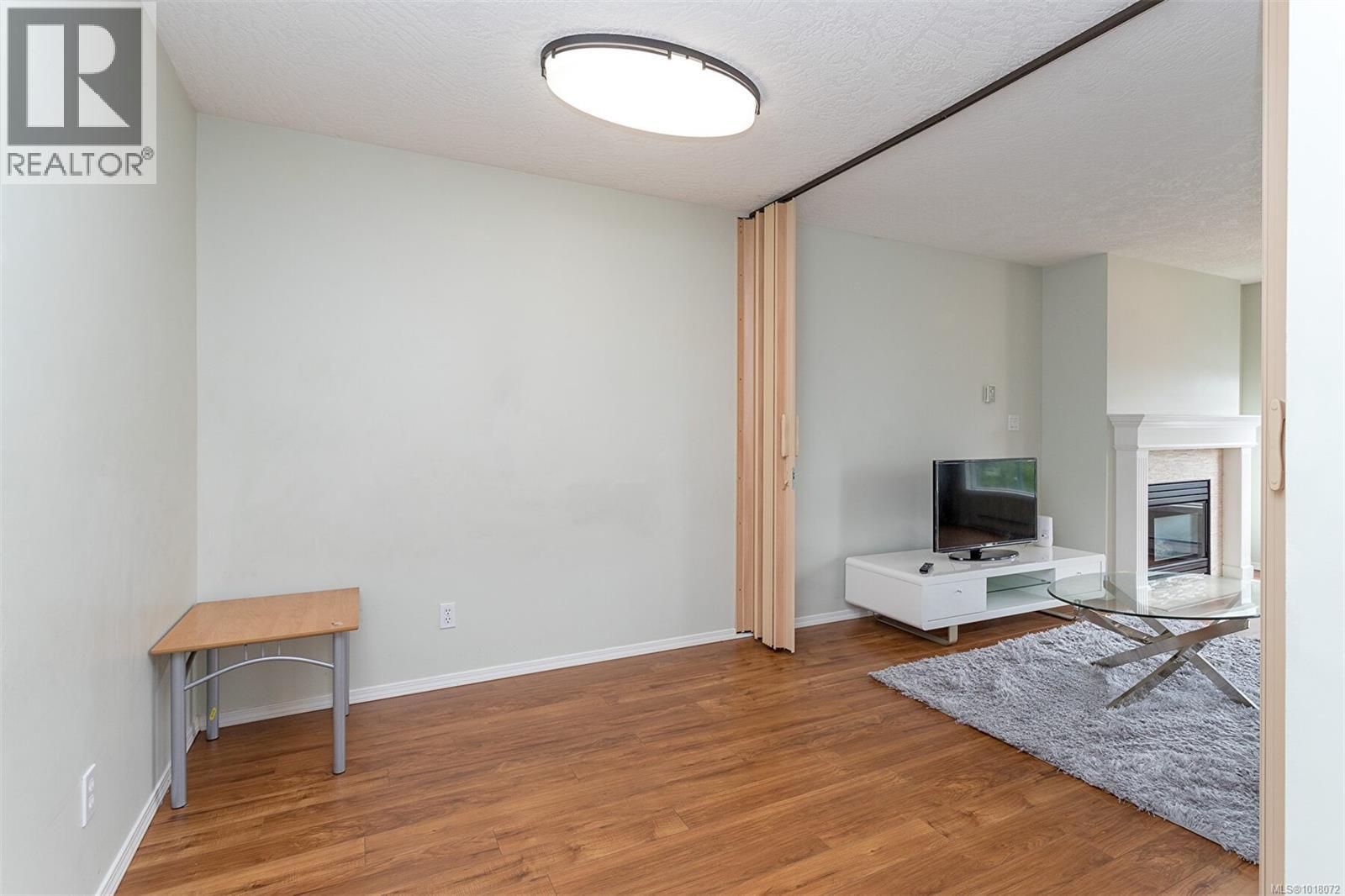 405 898 Vernon Ave, Saanich, British Columbia V8X 2W6 - Photo 8 - 1018072