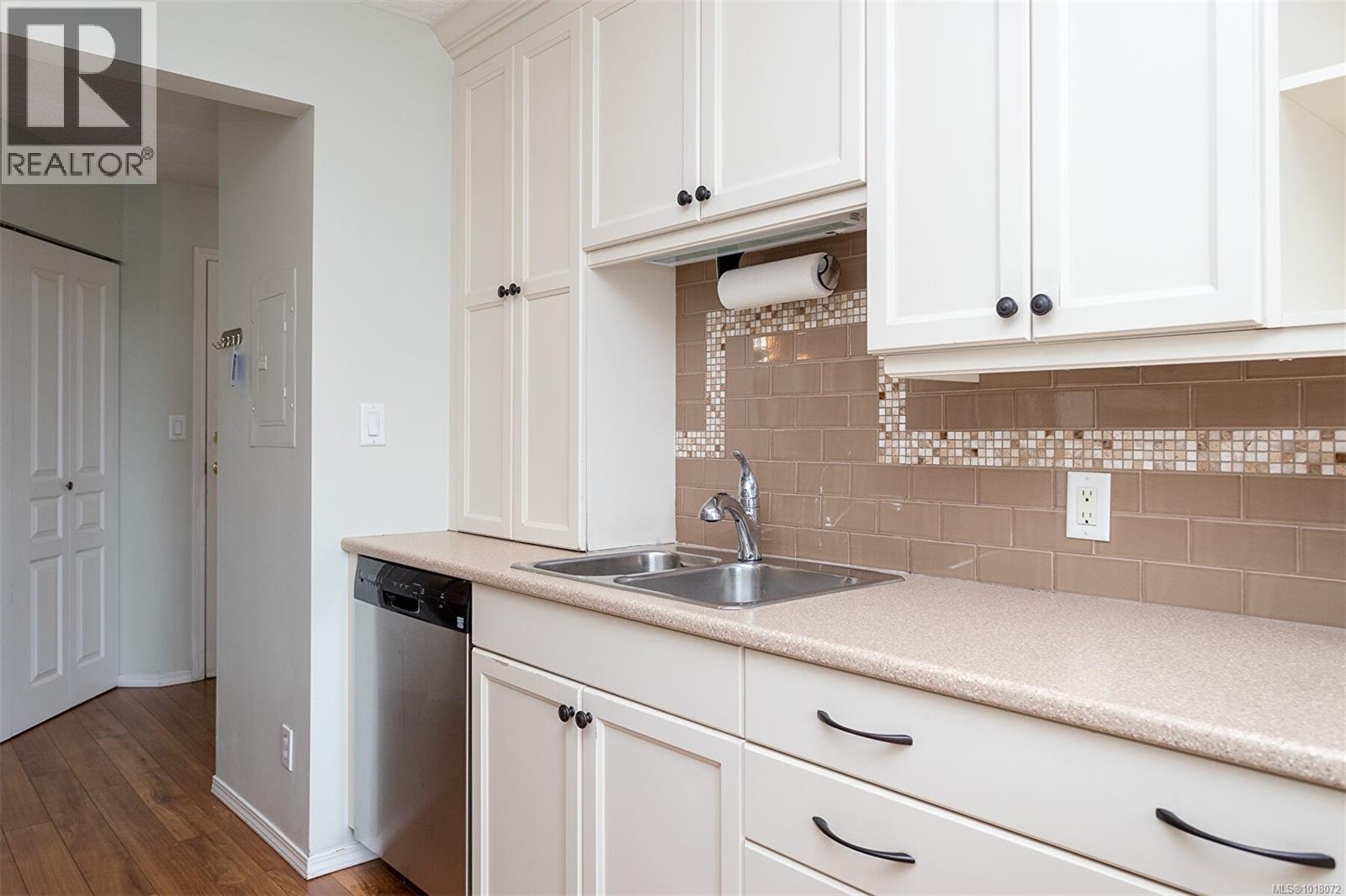 405 898 Vernon Ave, Saanich, British Columbia V8X 2W6 - Photo 13 - 1018072