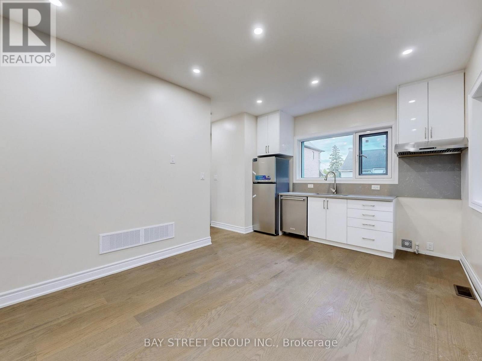 Garden House - 378 Drewry Avenue, Toronto, Ontario  M2R 2K4 - Photo 9 - C12475330