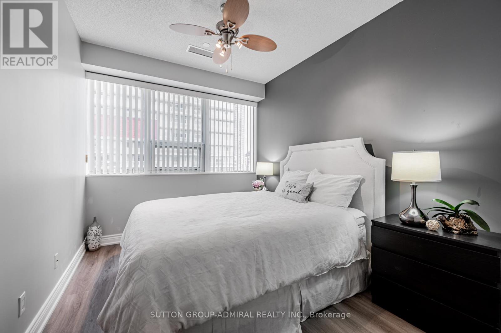 1103 - 393 King Street W, Toronto, Ontario  M5V 3G8 - Photo 17 - C12475339