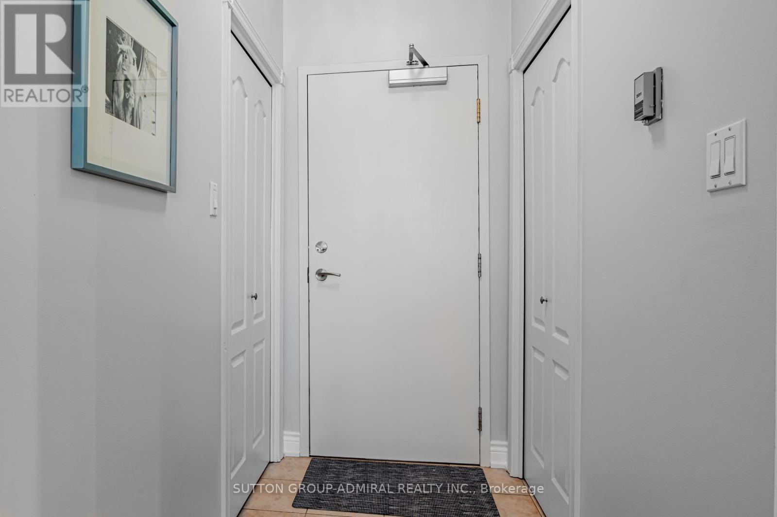 1103 - 393 King Street W, Toronto, Ontario  M5V 3G8 - Photo 3 - C12475339