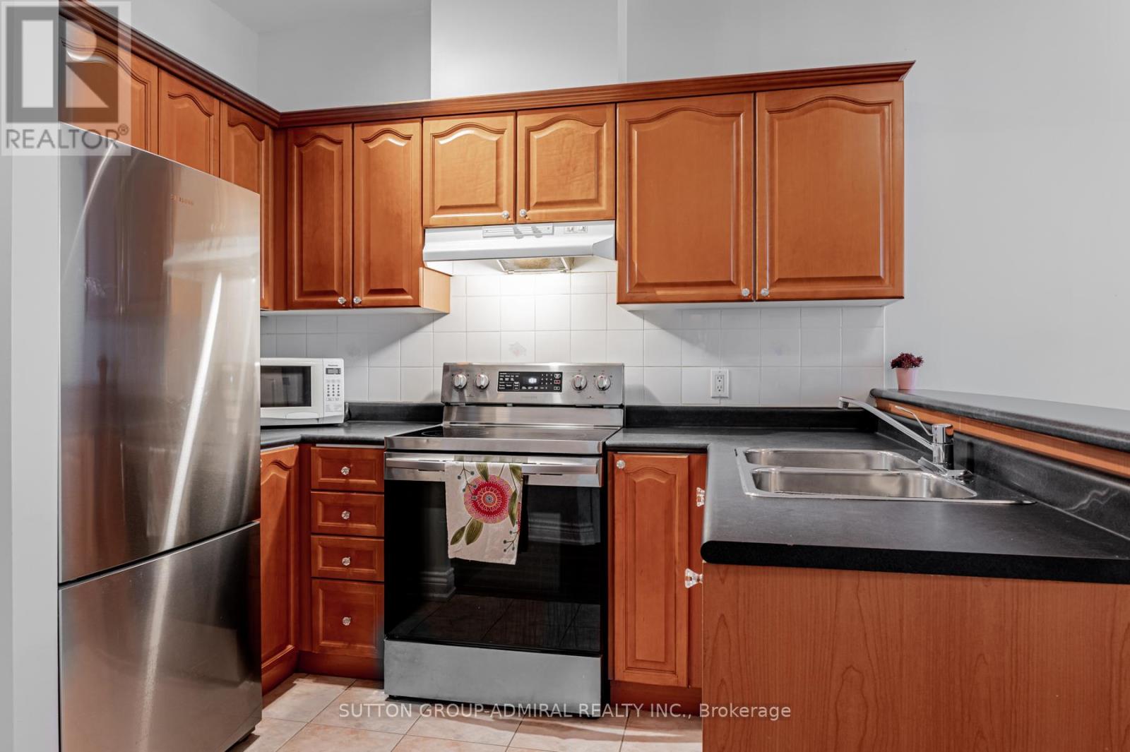 1103 - 393 King Street W, Toronto, Ontario  M5V 3G8 - Photo 5 - C12475339