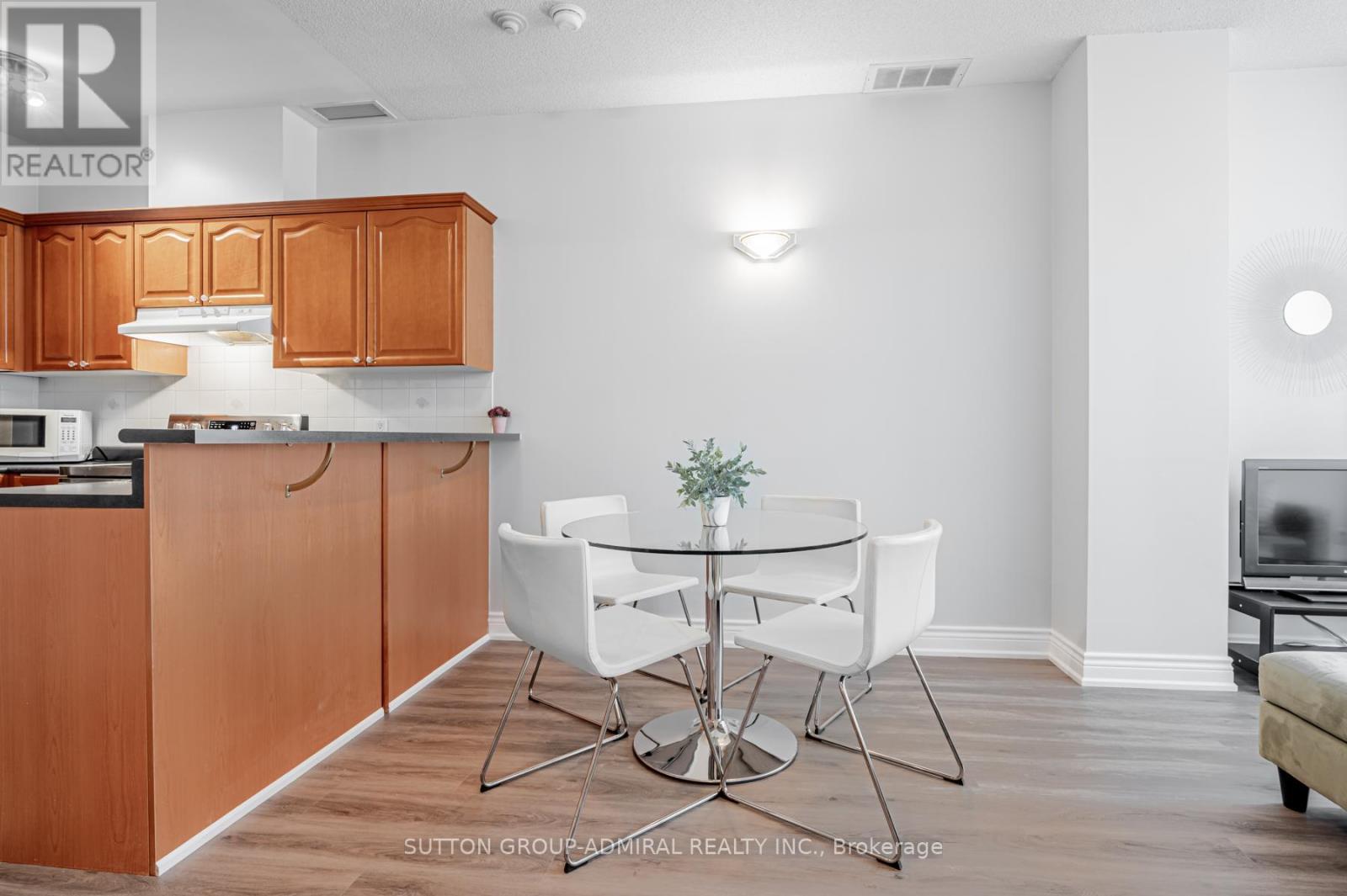 1103 - 393 King Street W, Toronto, Ontario  M5V 3G8 - Photo 7 - C12475339