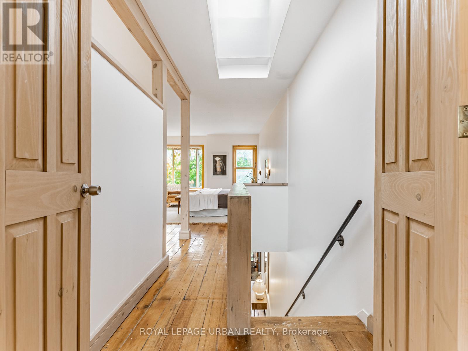 105 Sussex Avenue, Toronto, Ontario  M5S 1K4 - Photo 12 - C12475356
