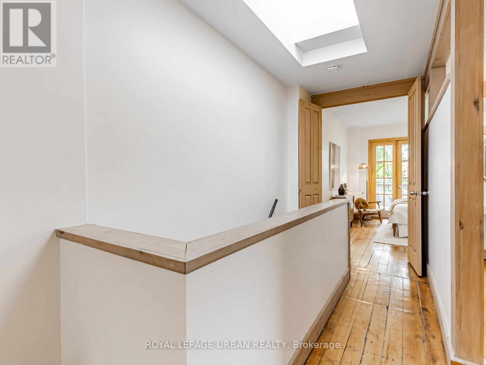 105 Sussex Avenue, Toronto, Ontario  M5S 1K4 - Photo 13 - C12475356