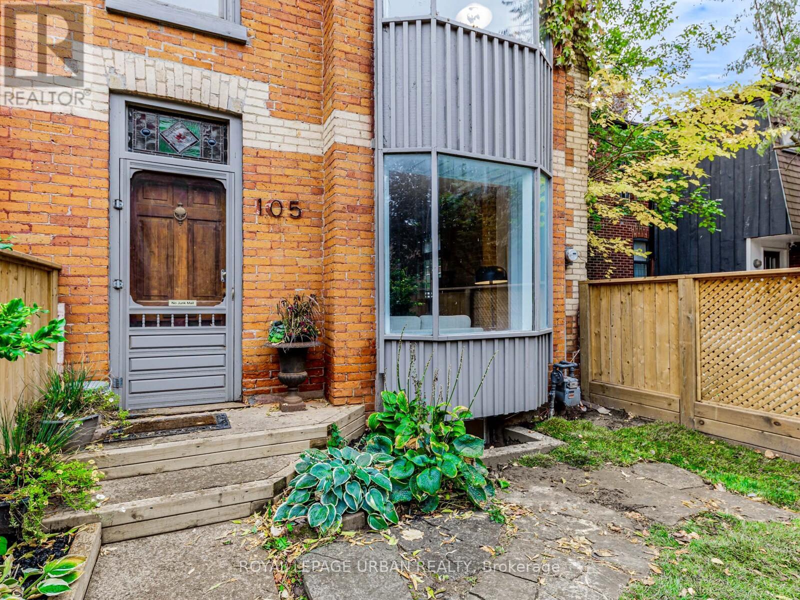105 Sussex Avenue, Toronto, Ontario  M5S 1K4 - Photo 2 - C12475356