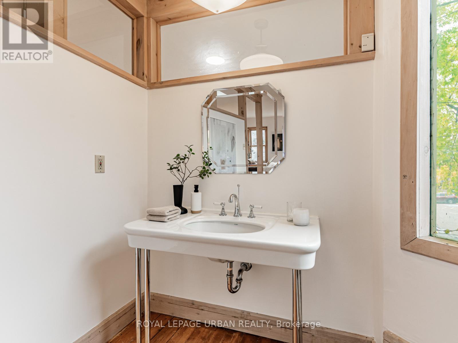 105 Sussex Avenue, Toronto, Ontario  M5S 1K4 - Photo 20 - C12475356