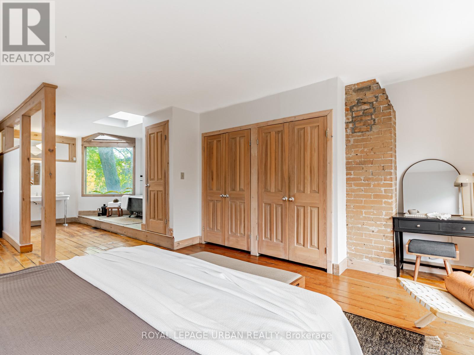 105 Sussex Avenue, Toronto, Ontario  M5S 1K4 - Photo 23 - C12475356