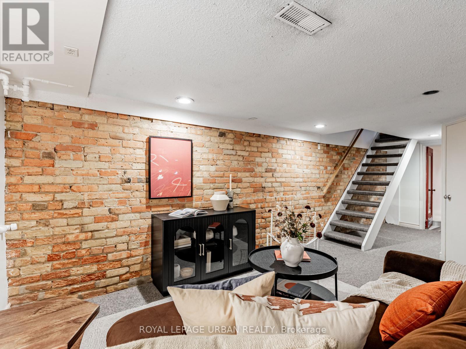 105 Sussex Avenue, Toronto, Ontario  M5S 1K4 - Photo 25 - C12475356