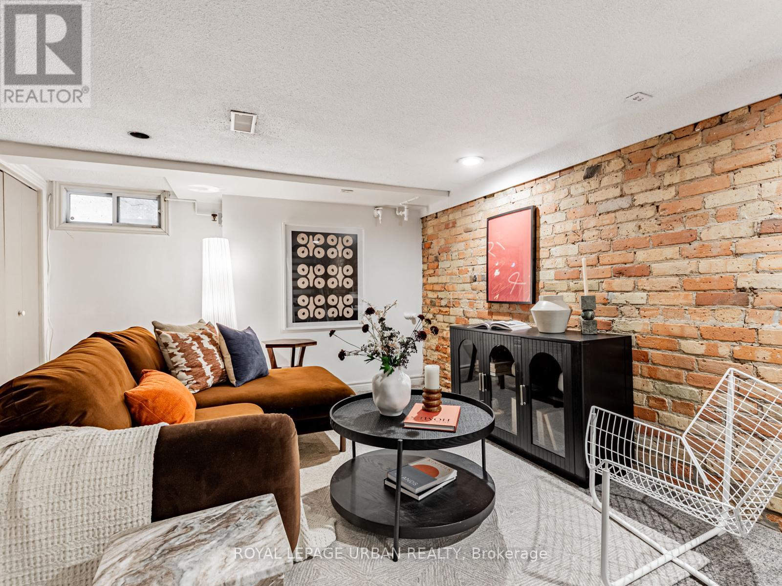 105 Sussex Avenue, Toronto, Ontario  M5S 1K4 - Photo 26 - C12475356