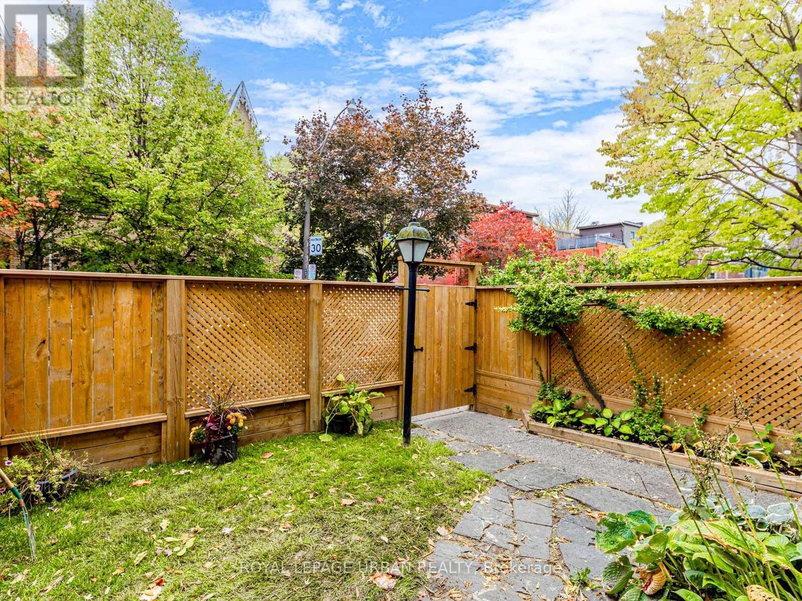 105 Sussex Avenue, Toronto, Ontario  M5S 1K4 - Photo 33 - C12475356