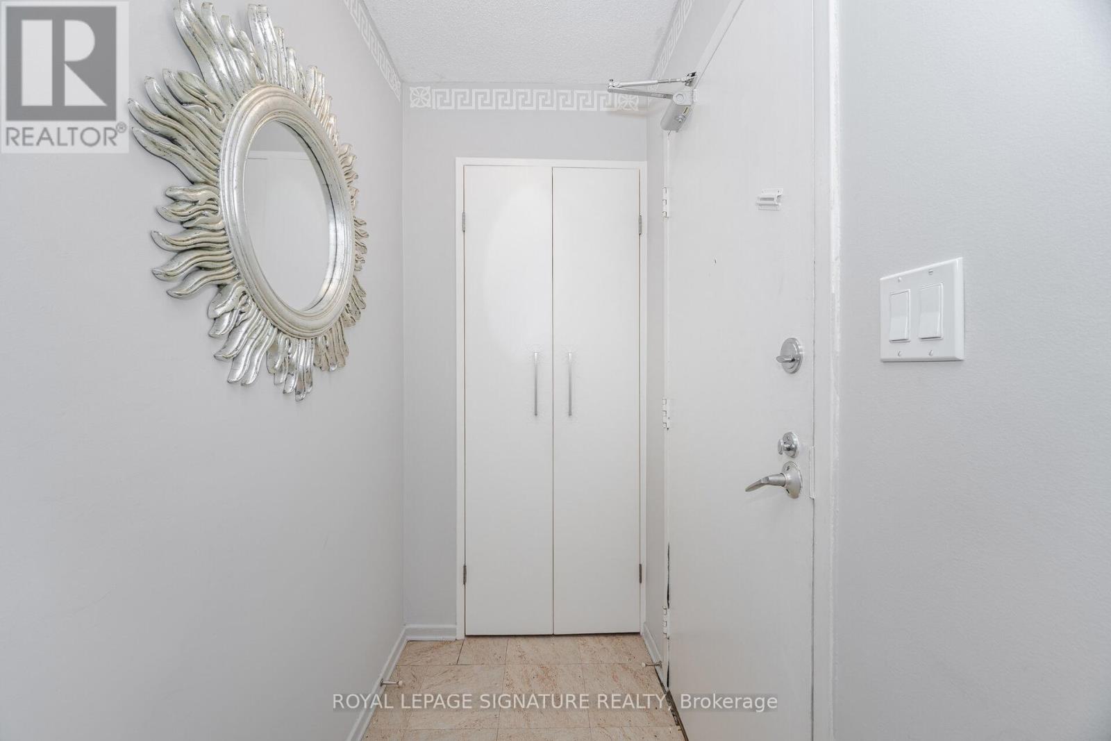 303 - 10 Edgecliff Golfway, Toronto (Flemingdon Park), Ontario  M3C 3A3 - Photo 4 - C12475446