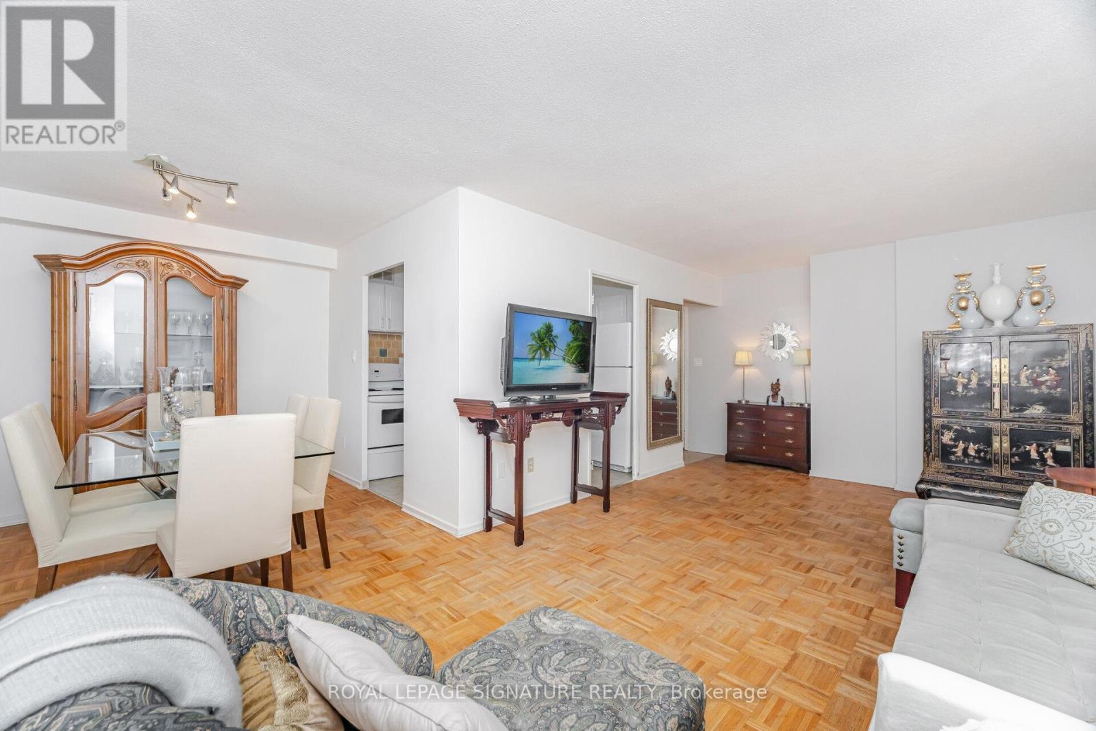 303 - 10 Edgecliff Golfway, Toronto (Flemingdon Park), Ontario  M3C 3A3 - Photo 9 - C12475446