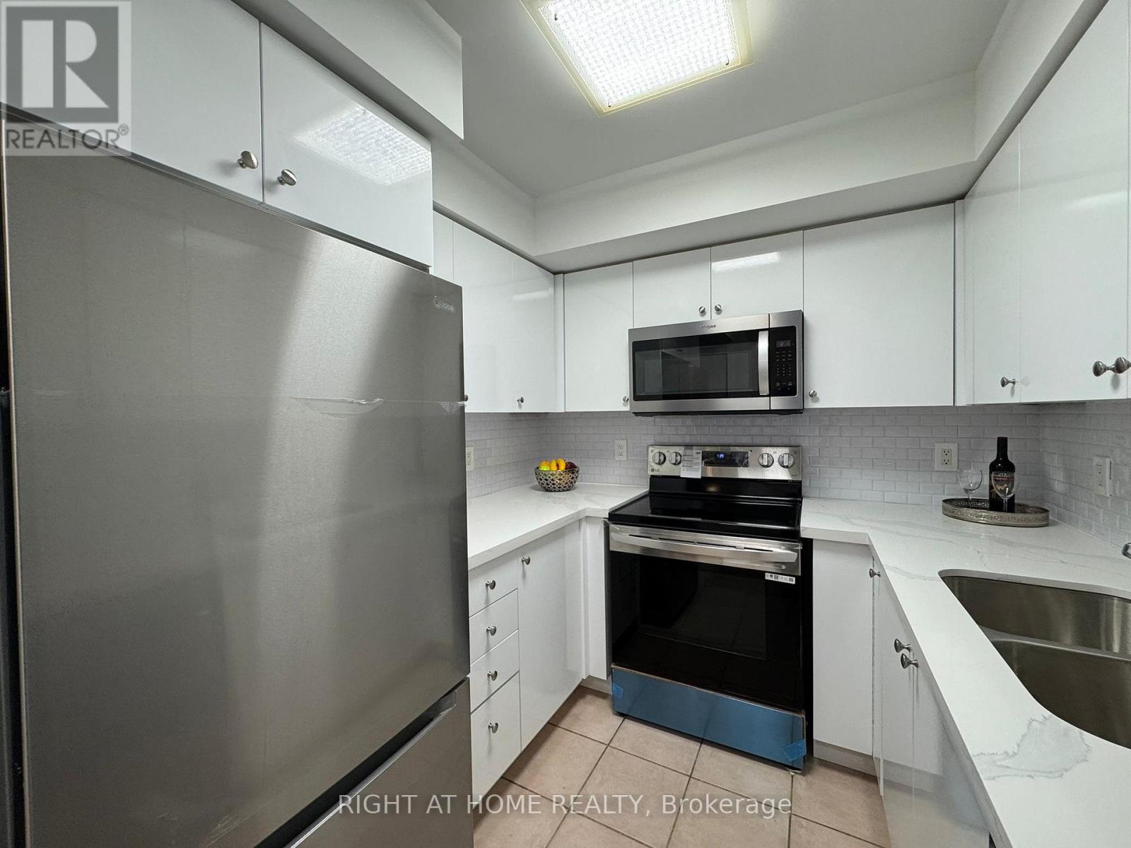 1509 - 880 Grandview Way, Toronto (Willowdale East), Ontario  M2N 7B2 - Photo 23 - C12475462