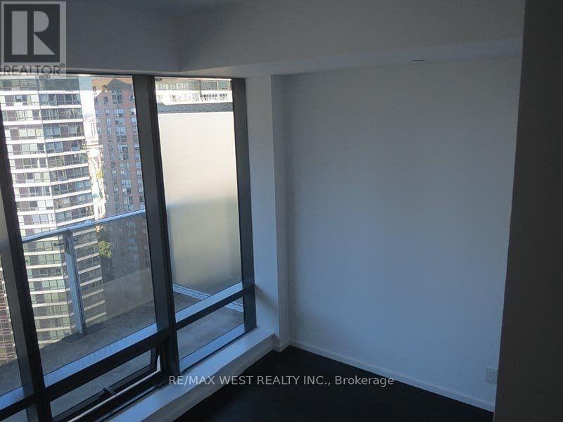 2305 - 5 St Joseph Street, Toronto, Ontario  M4Y 0B6 - Photo 4 - C12475477