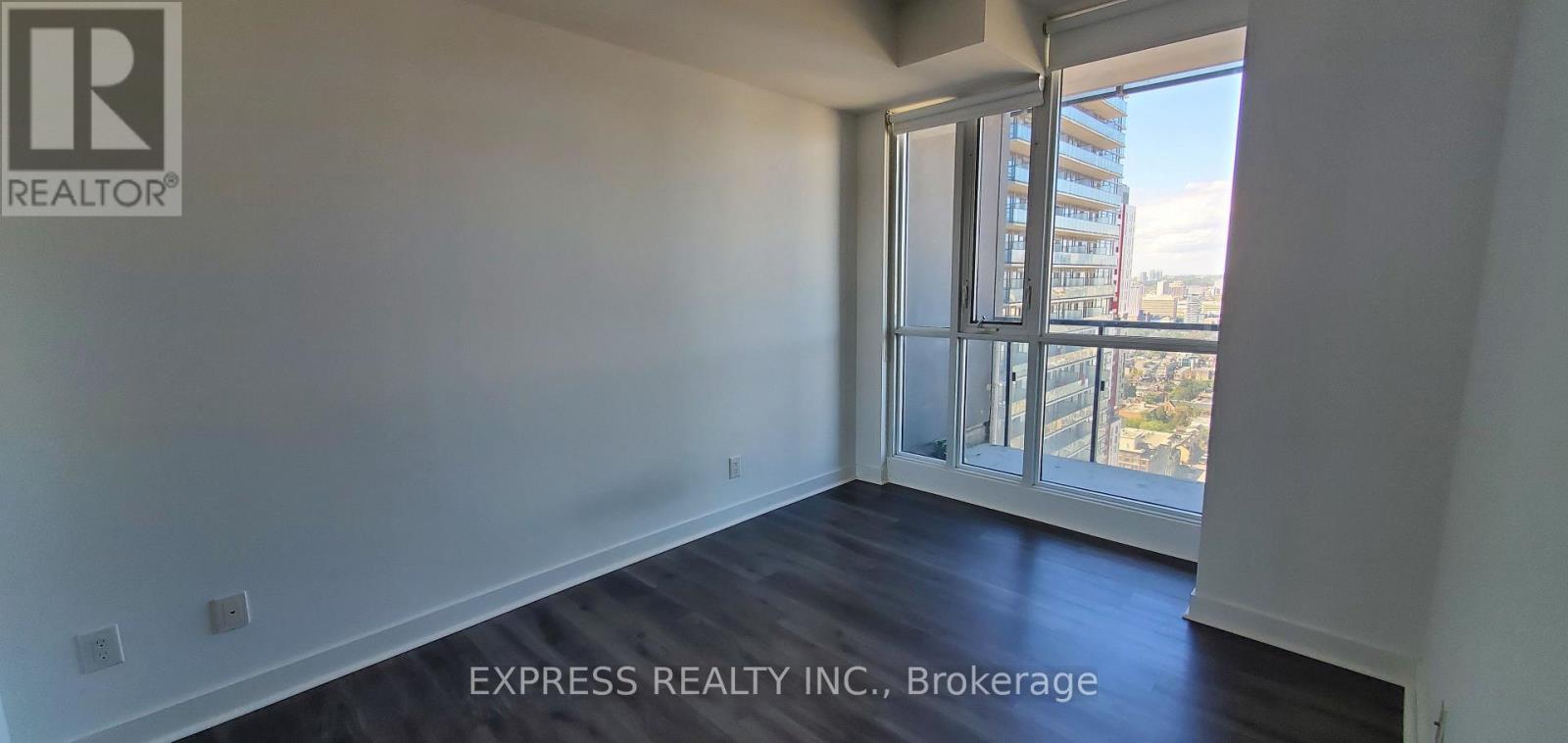 3703 - 295 Adelaide Street W, Toronto, Ontario  M5V 0L4 - Photo 6 - C12475481