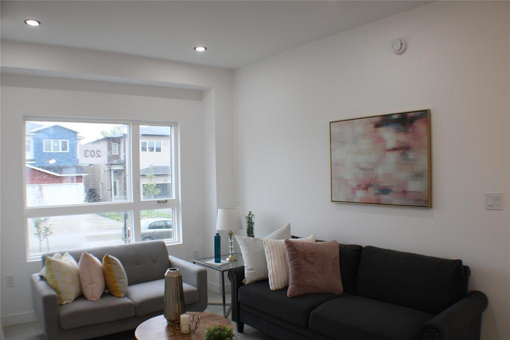 211 Cheema Drive, Winnipeg, Manitoba  R2R 3B2 - Photo 4 - 202526191