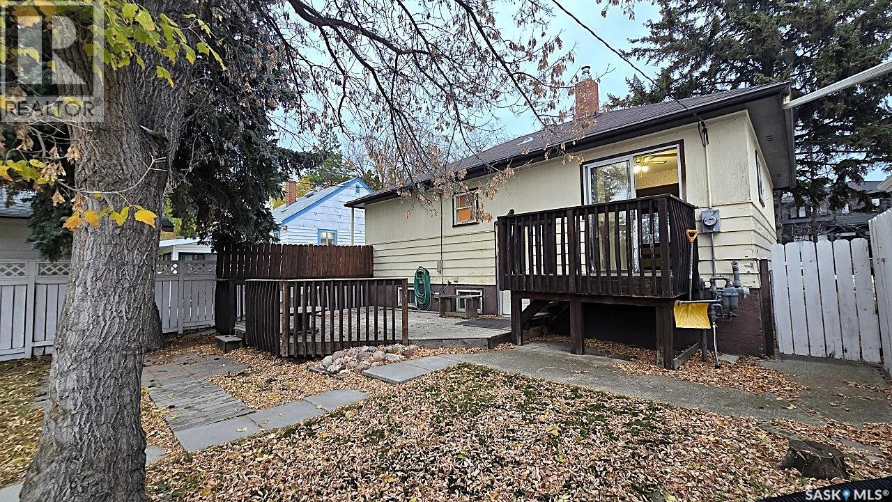 524 1st Street E, Saskatoon, Saskatchewan  S7H 1S6 - Photo 2 - SK021441