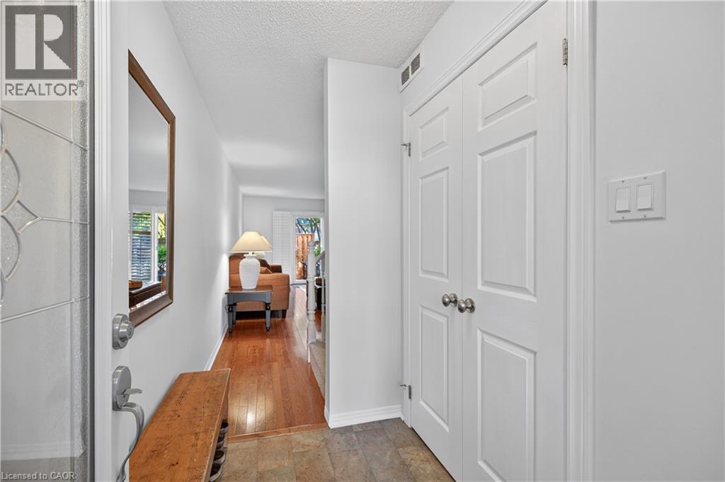 1011 White Oak Drive Unit# 20, Burlington, Ontario  L7T 2L3 - Photo 3 - 40780127
