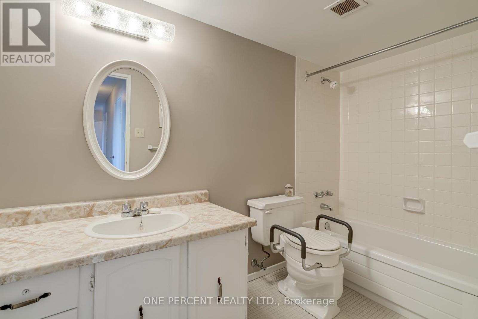 705 - 20 William Roe Boulevard, Newmarket, Ontario  L3Y 5V6 - Photo 23 - N12442377