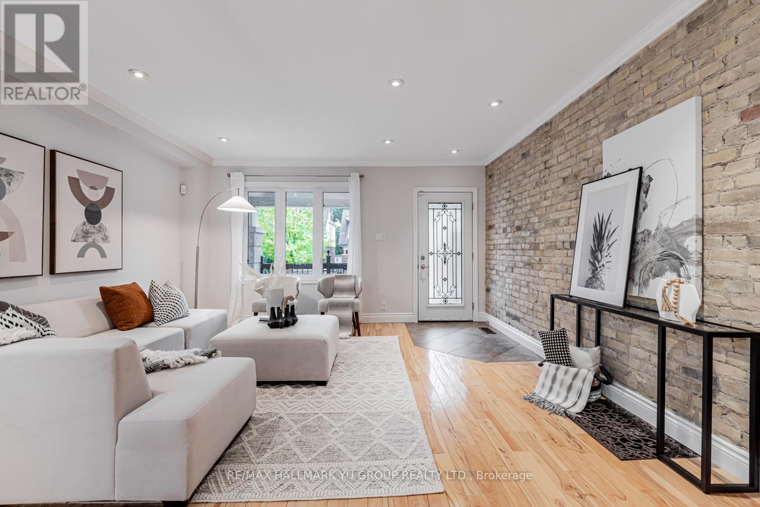 402 Milverton Boulevard, Toronto (Danforth), Ontario  M4J 1V9 - Photo 3 - E12475332