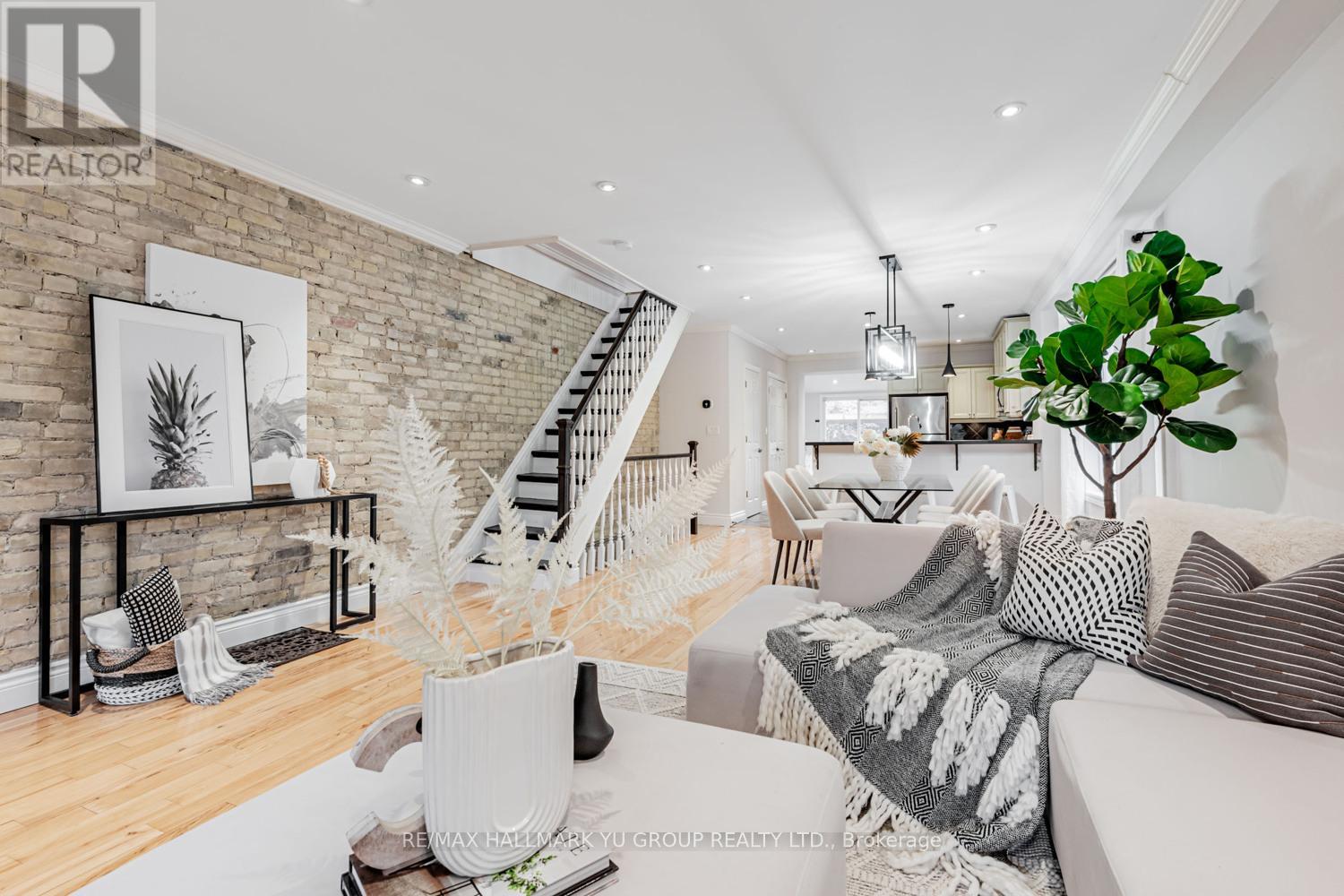 402 Milverton Boulevard, Toronto (Danforth), Ontario  M4J 1V9 - Photo 5 - E12475332