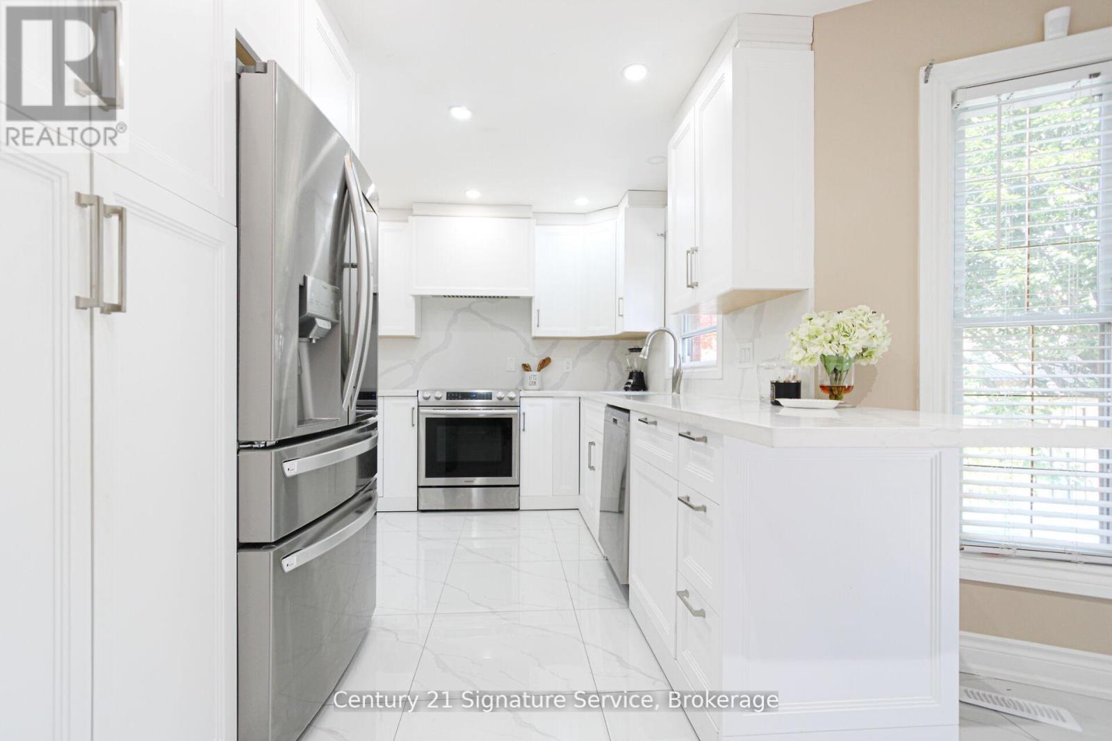81 Linton Avenue, Ajax (Central West), Ontario  L1T 2V5 - Photo 11 - E12475479