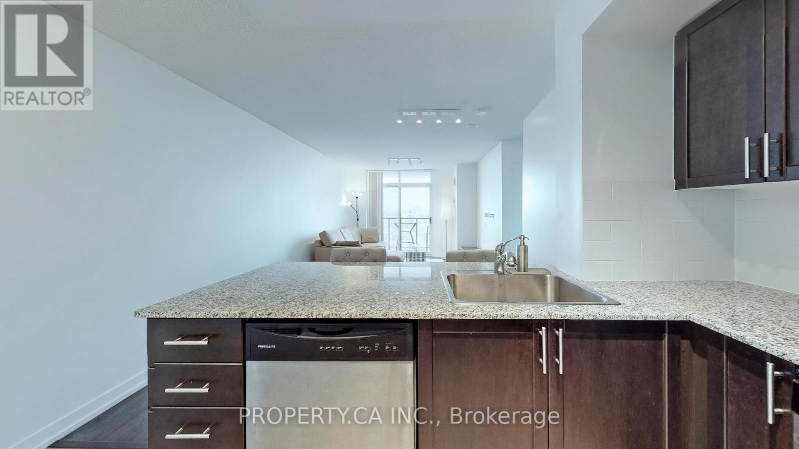 711 - 812 Lansdowne Avenue, Toronto, Ontario  M6H 4K5 - Photo 18 - W12474649