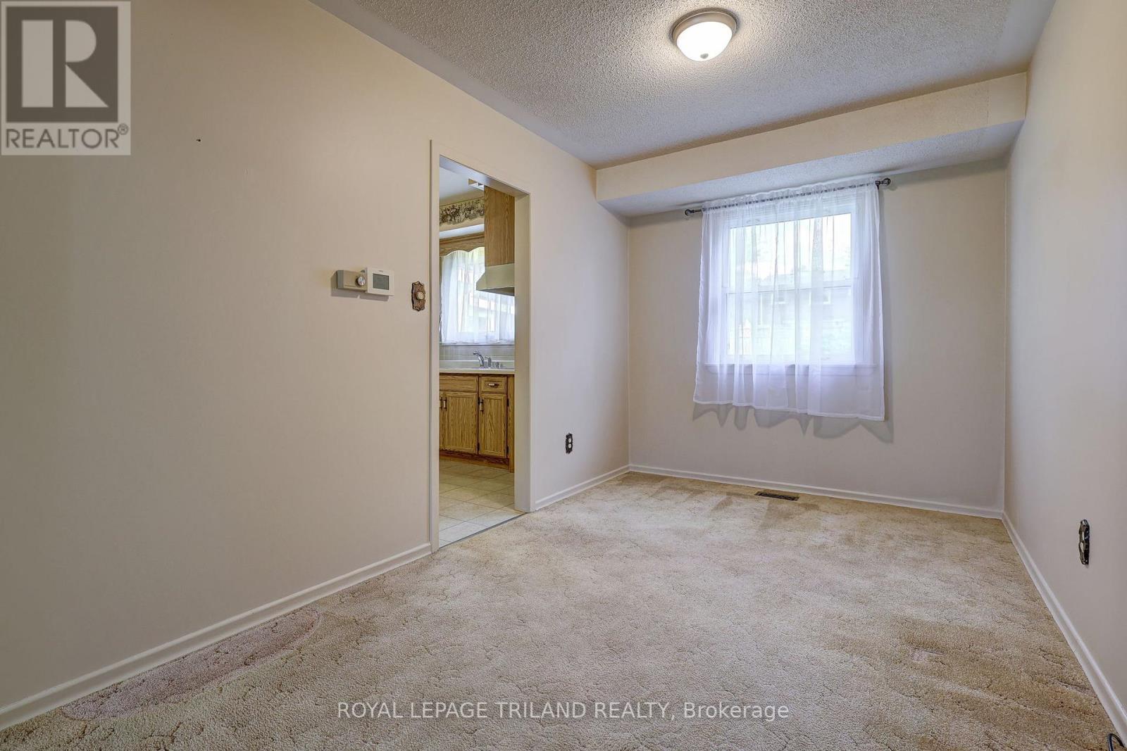 8 Parish Street, St. Thomas, Ontario  N5R 4W8 - Photo 10 - X12475669