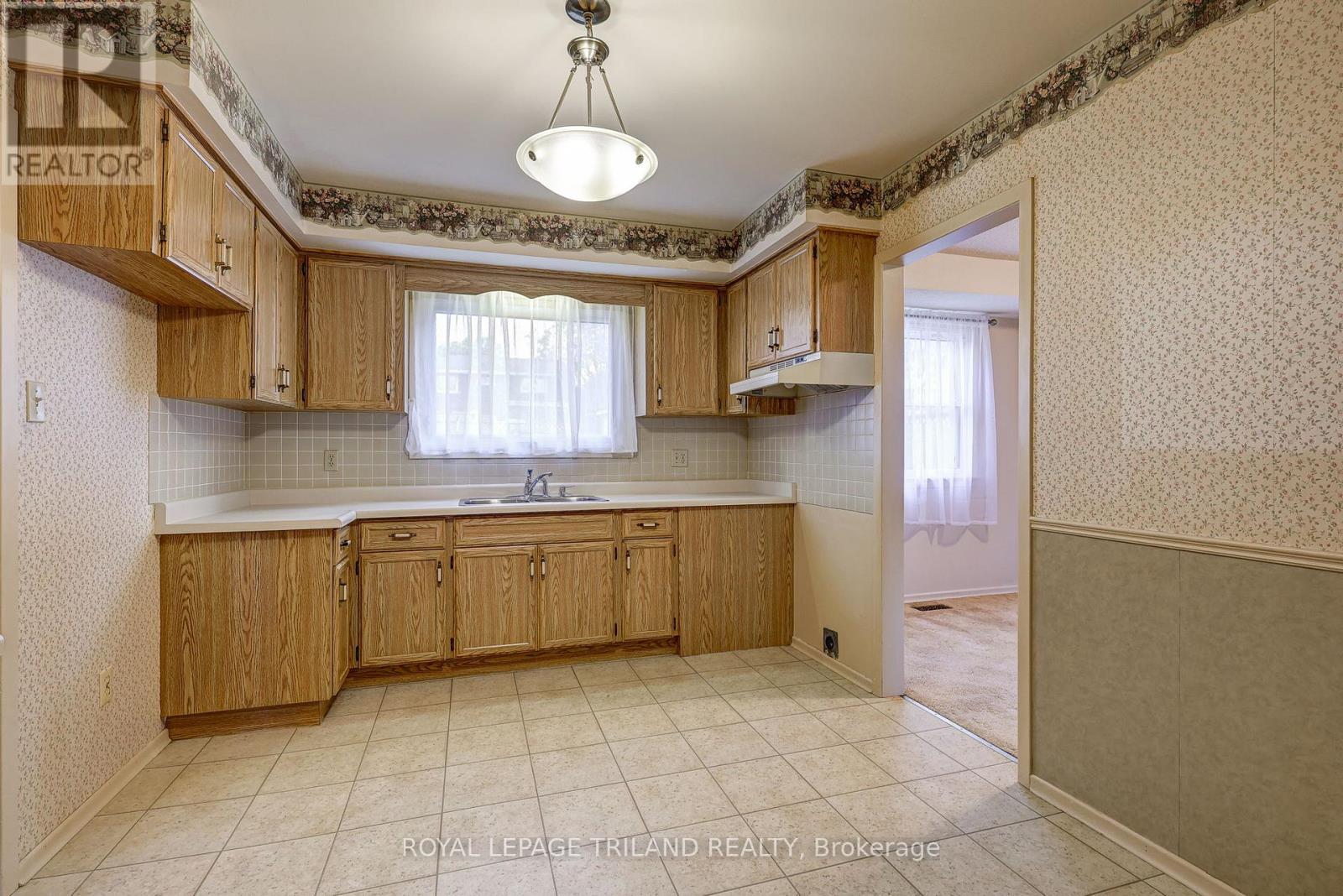 8 Parish Street, St. Thomas, Ontario  N5R 4W8 - Photo 13 - X12475669