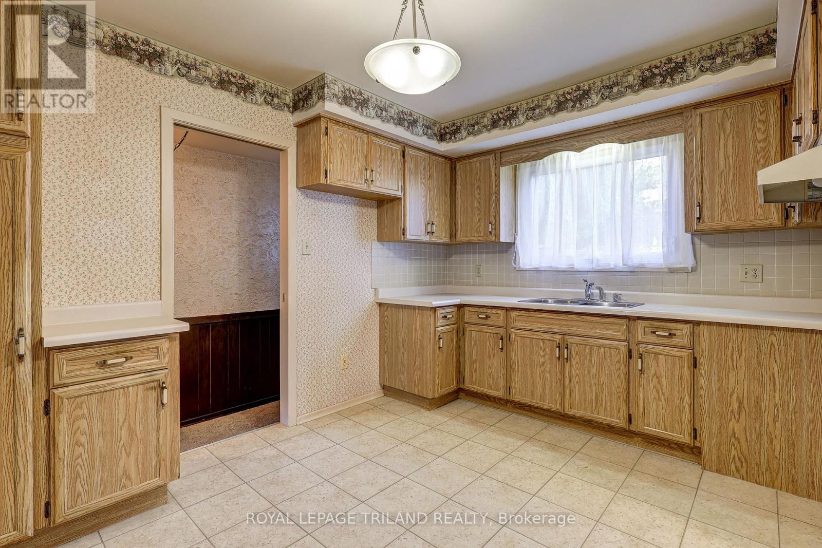 8 Parish Street, St. Thomas, Ontario  N5R 4W8 - Photo 14 - X12475669