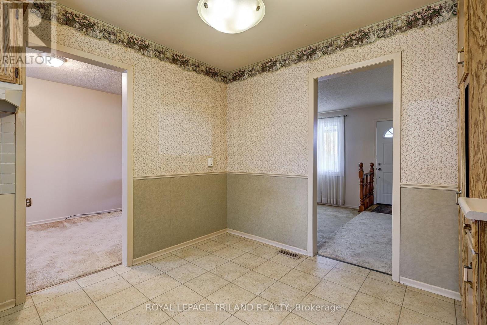 8 Parish Street, St. Thomas, Ontario  N5R 4W8 - Photo 17 - X12475669