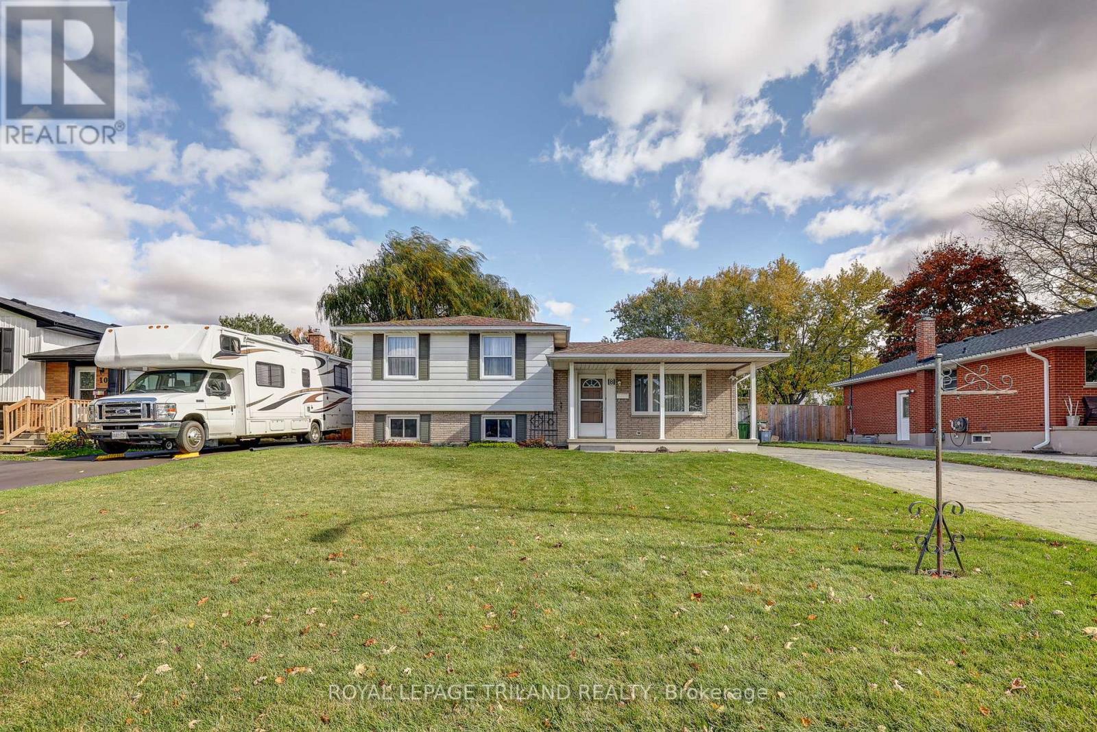 8 Parish Street, St. Thomas, Ontario  N5R 4W8 - Photo 2 - X12475669