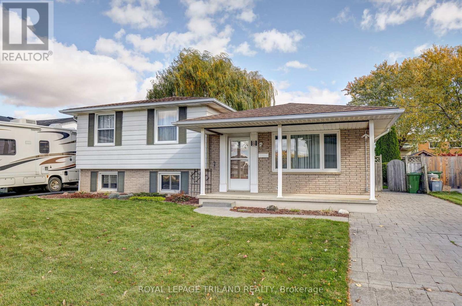 8 Parish Street, St. Thomas, Ontario  N5R 4W8 - Photo 3 - X12475669