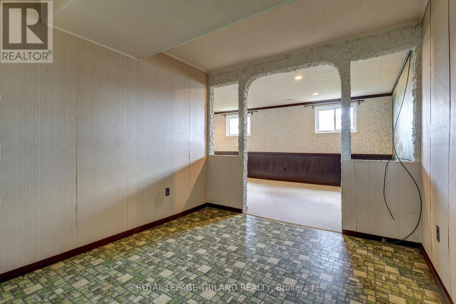 8 Parish Street, St. Thomas, Ontario  N5R 4W8 - Photo 32 - X12475669