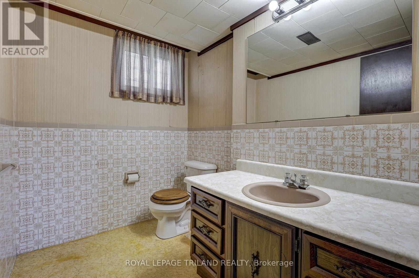 8 Parish Street, St. Thomas, Ontario  N5R 4W8 - Photo 33 - X12475669