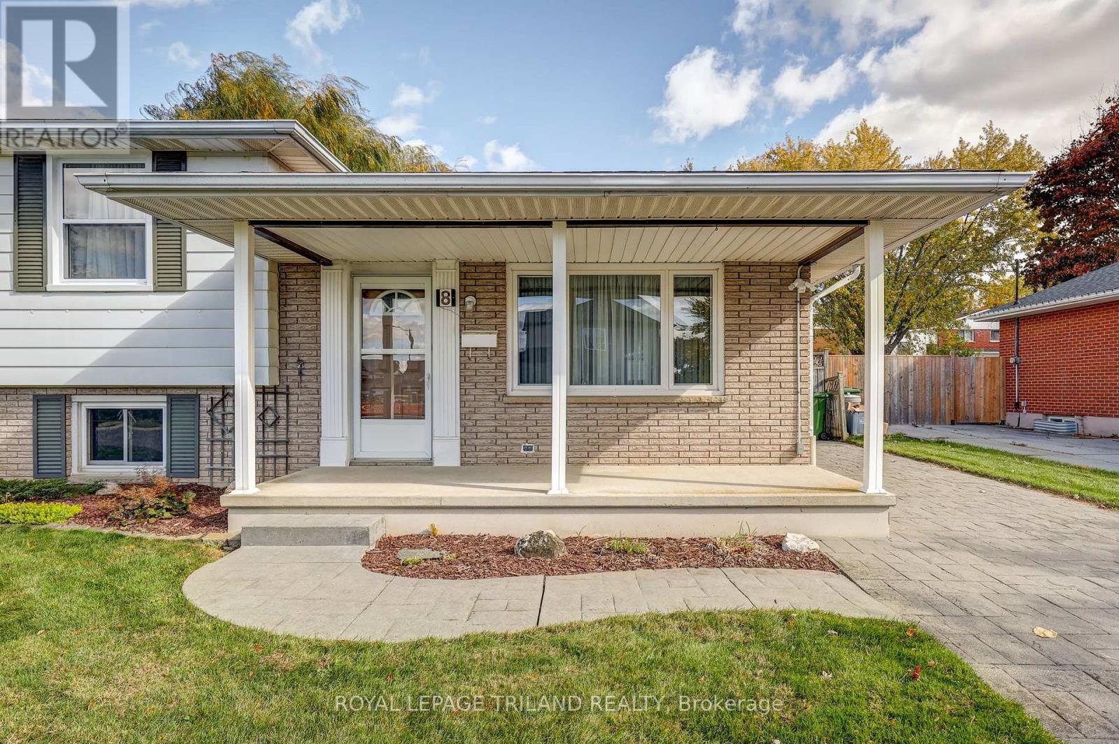 8 Parish Street, St. Thomas, Ontario  N5R 4W8 - Photo 4 - X12475669