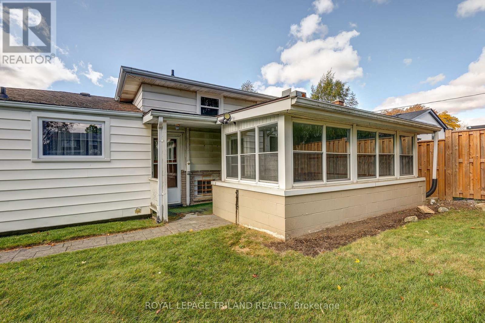 8 Parish Street, St. Thomas, Ontario  N5R 4W8 - Photo 42 - X12475669