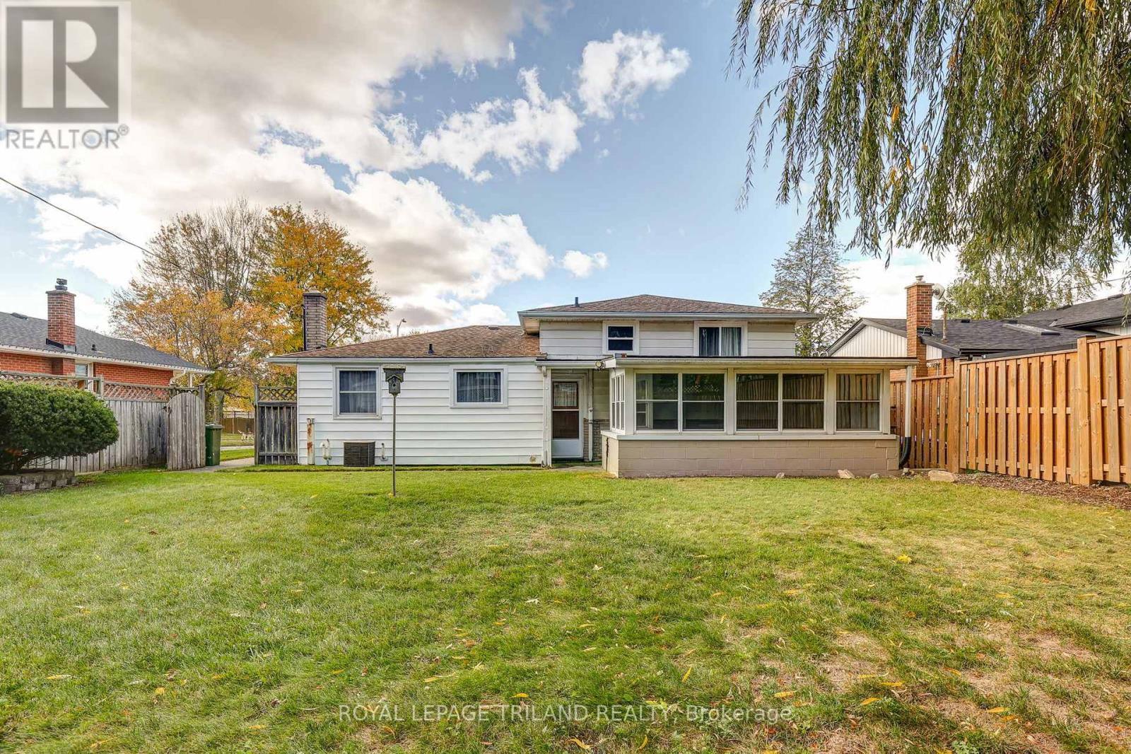 8 Parish Street, St. Thomas, Ontario  N5R 4W8 - Photo 43 - X12475669