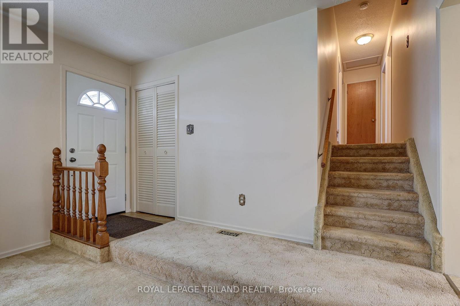 8 Parish Street, St. Thomas, Ontario  N5R 4W8 - Photo 5 - X12475669