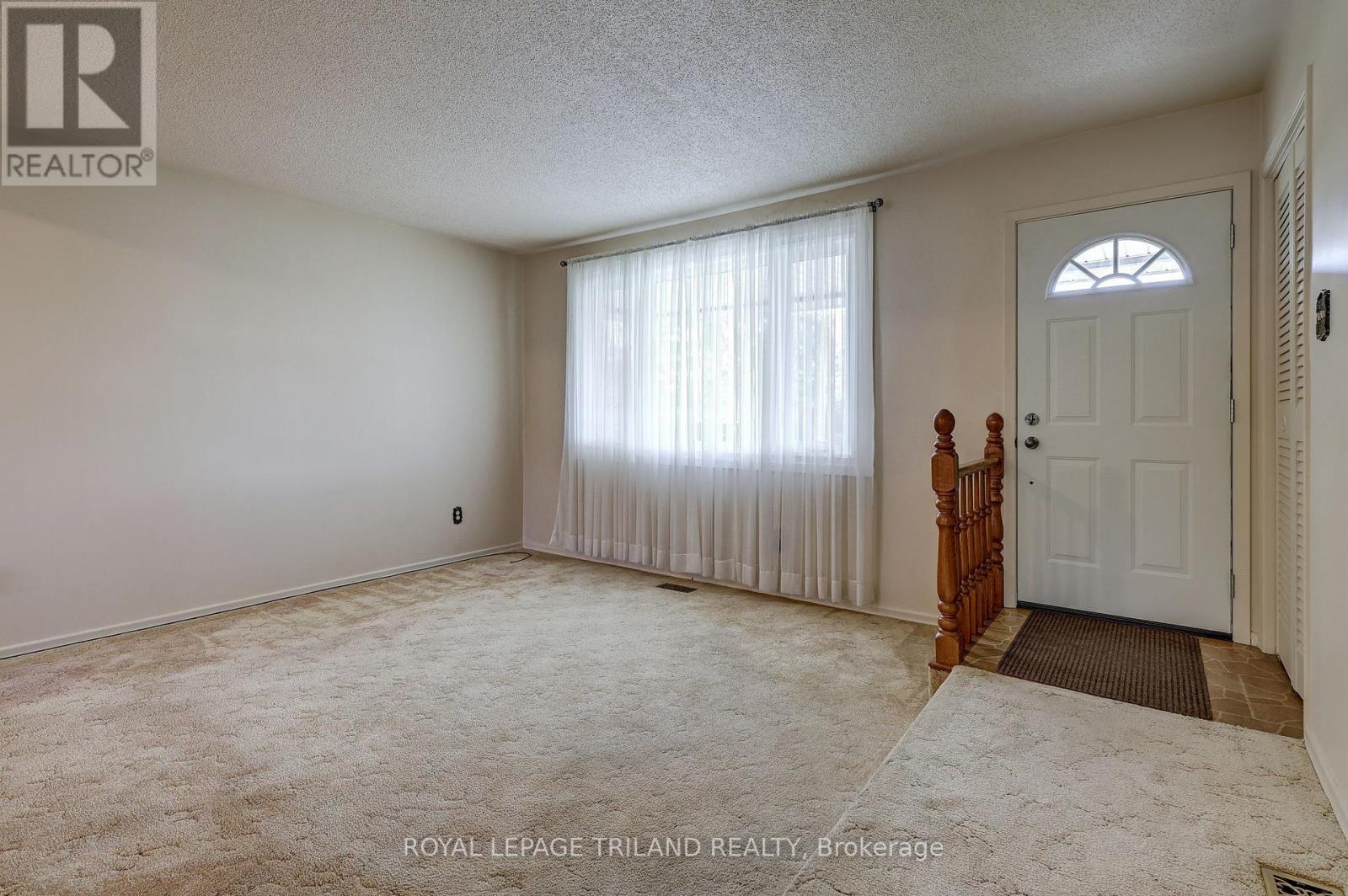 8 Parish Street, St. Thomas, Ontario  N5R 4W8 - Photo 6 - X12475669