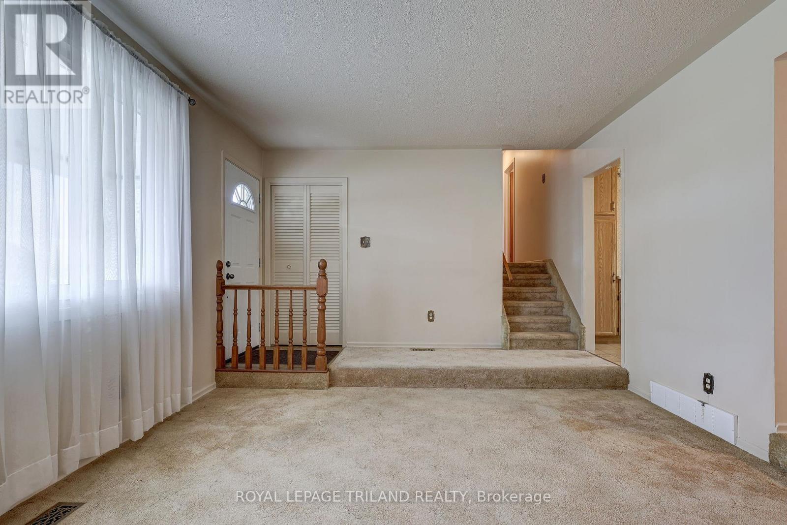 8 Parish Street, St. Thomas, Ontario  N5R 4W8 - Photo 8 - X12475669