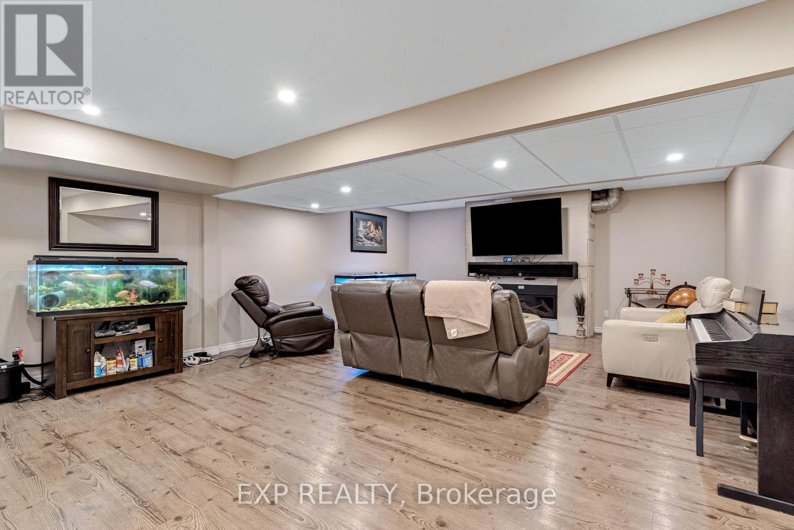 17 Abbey Lane, South Huron, Ontario  N0M 1S1 - Photo 28 - X12475703
